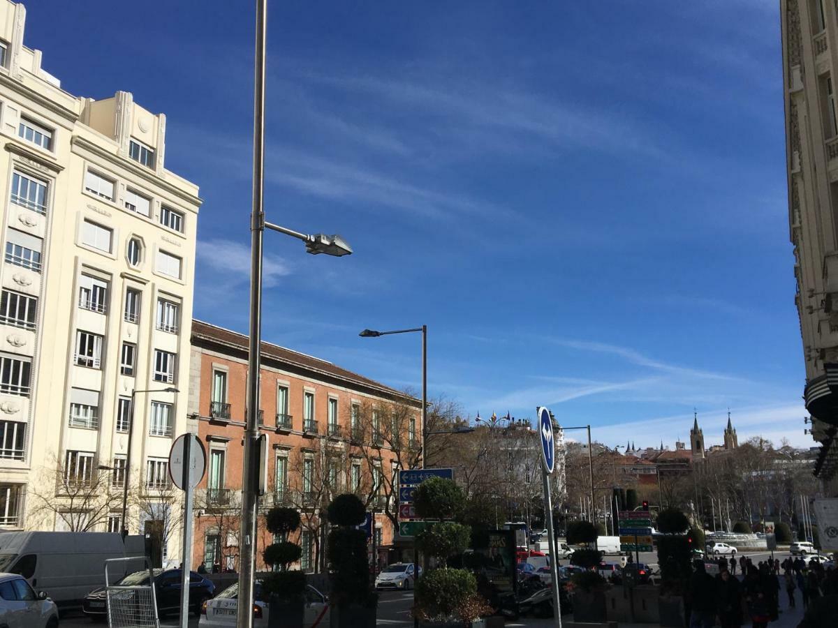 Smart Plaza De Las Cortes Lejlighed Madrid Eksteriør billede